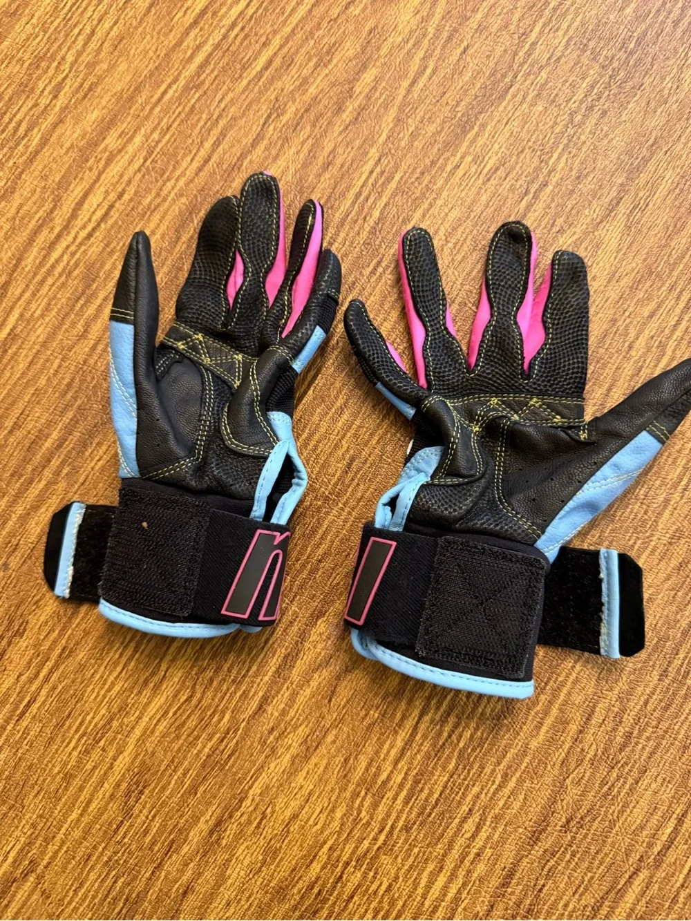 Marucci youth Blacksmith II batting gloves